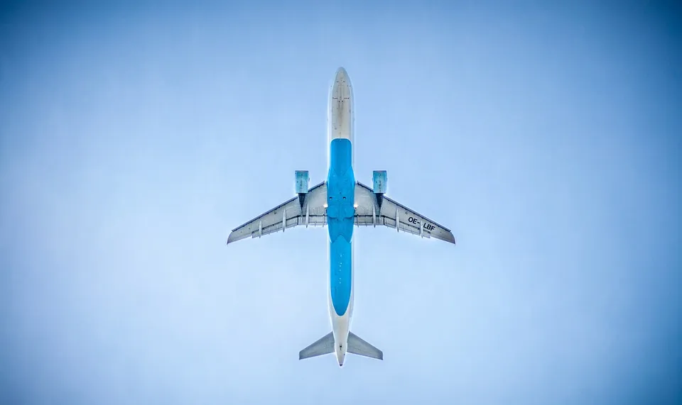 airplane-983991_960_720.jpg