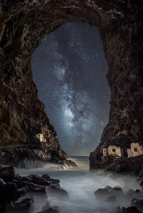cave w stars pixa.jpg