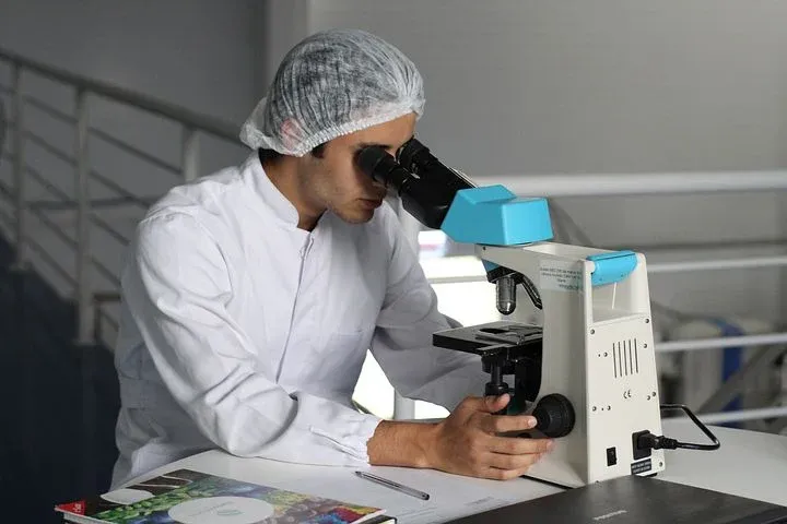 scientist-2141259__480.webp