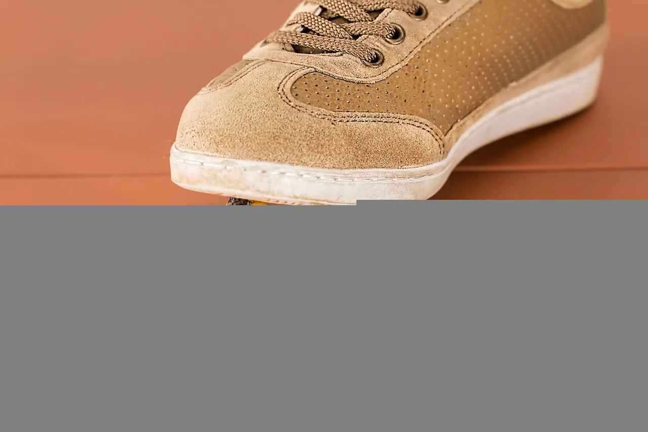 slip-up-gbdc438d18_1920.jpg