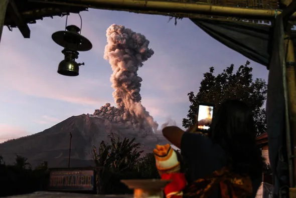 Mount-Sinabung-1103321.jpg