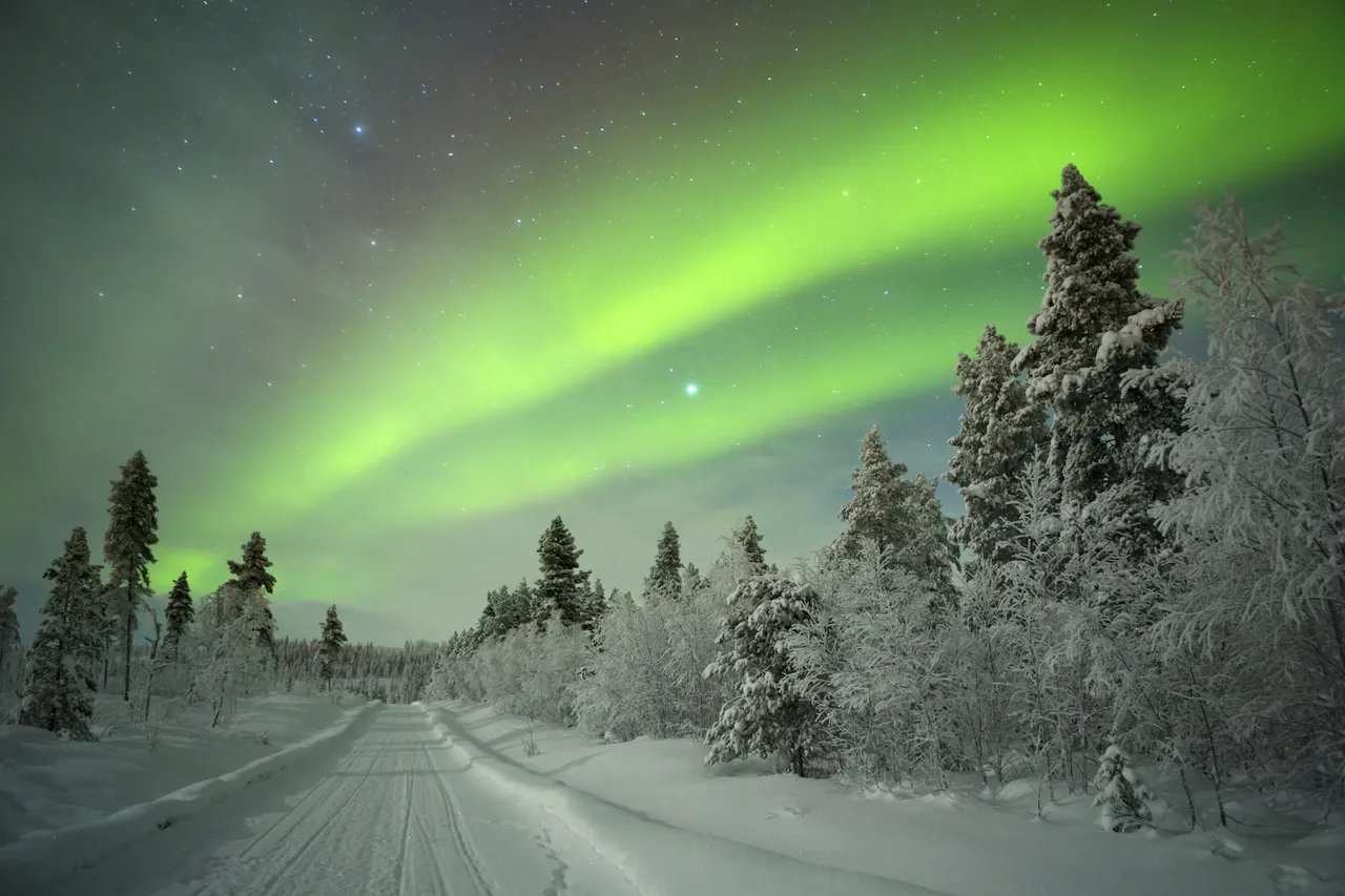 northernlights-finland.jpg