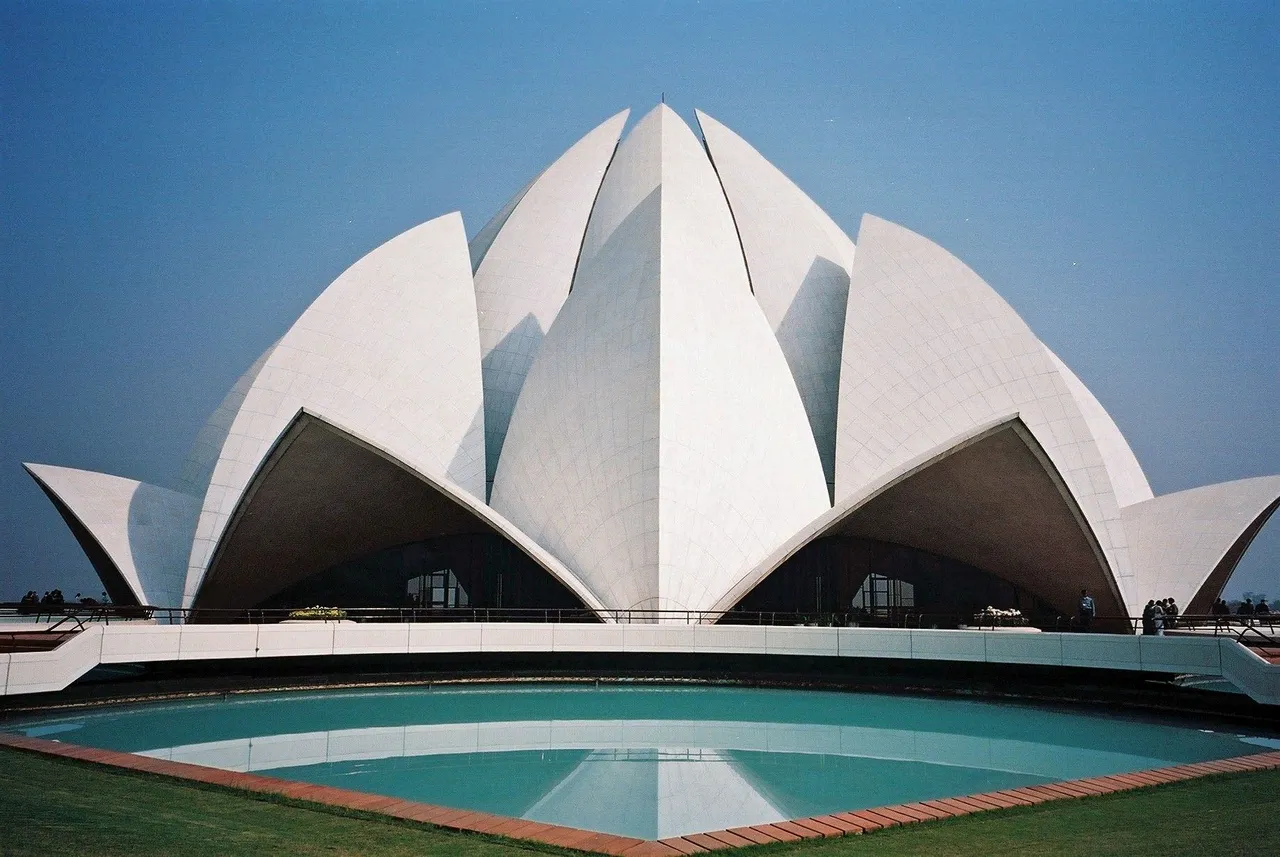 Beautiful_Lotus_Temple.jpg