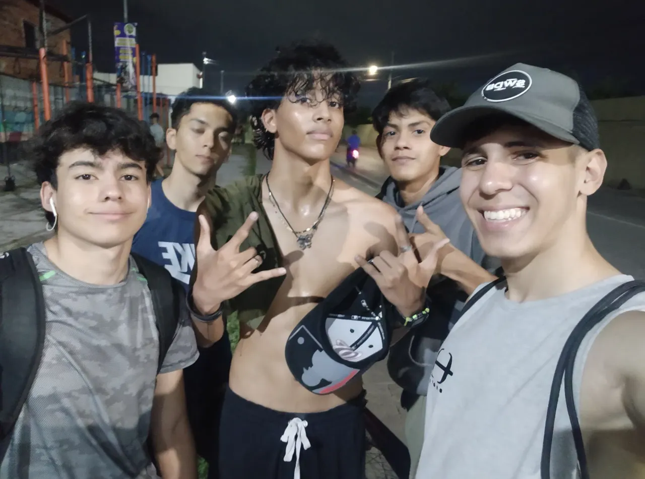 WF1IhIq8rwQNauVz_1000039837.webp