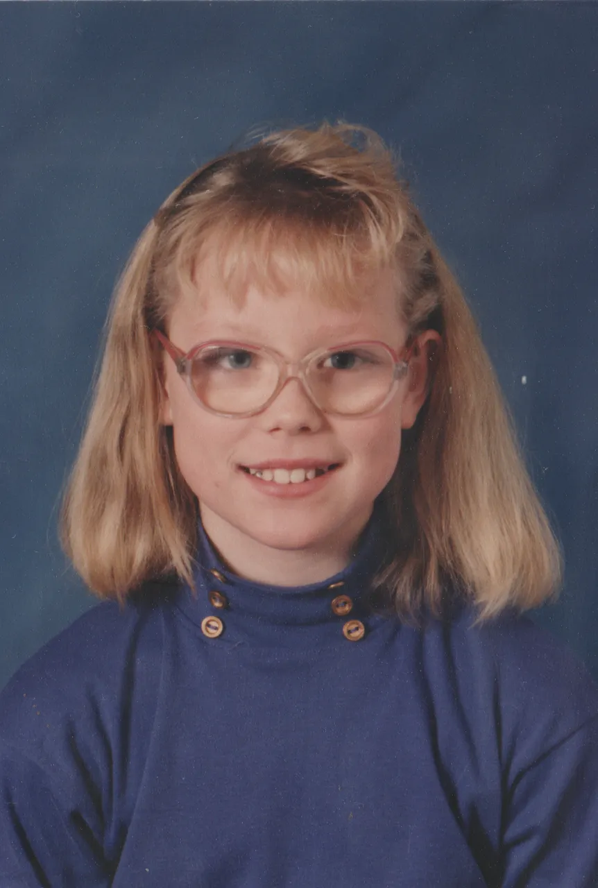 1991-10 Katie 6th Grade.png