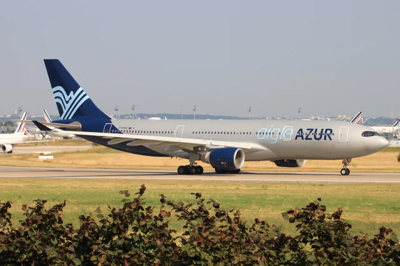 F-HTAC Aigle Azur -A332.JPG