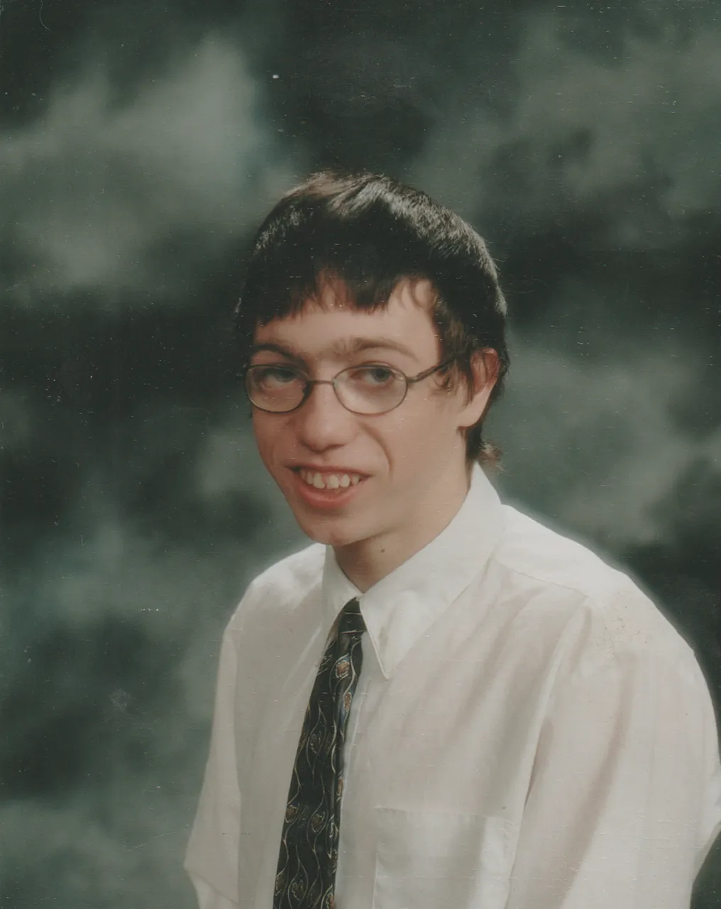 2004 Senior Picture Tie.png