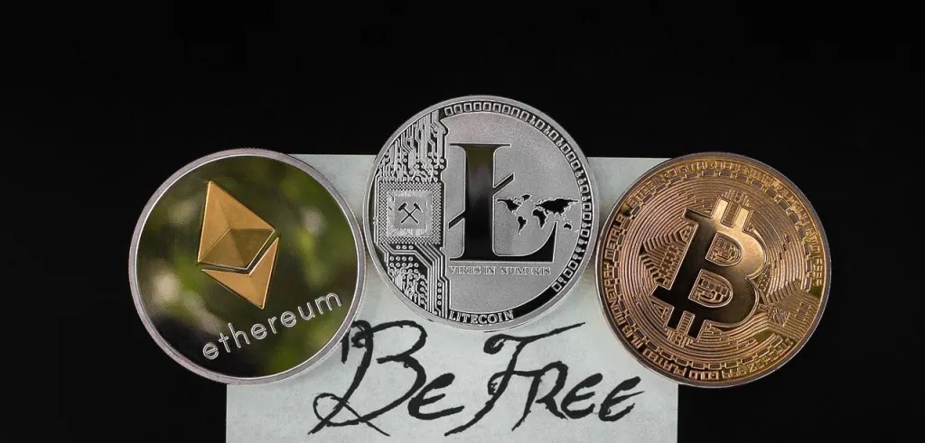 cryptocurrency-3415065_1280-1.jpg