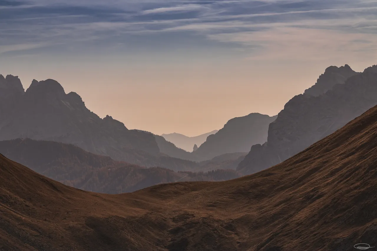 Hiking in the Dolomites: Passo di Giau to Lago Federa - Johann Piber