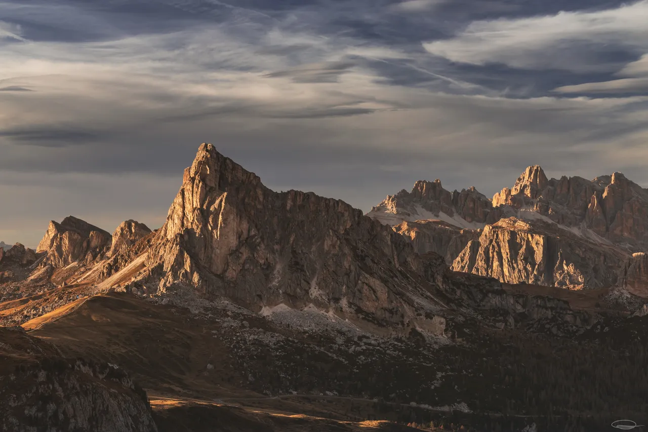 Hiking in the Dolomites: Passo di Giau to Lago Federa - Johann Piber