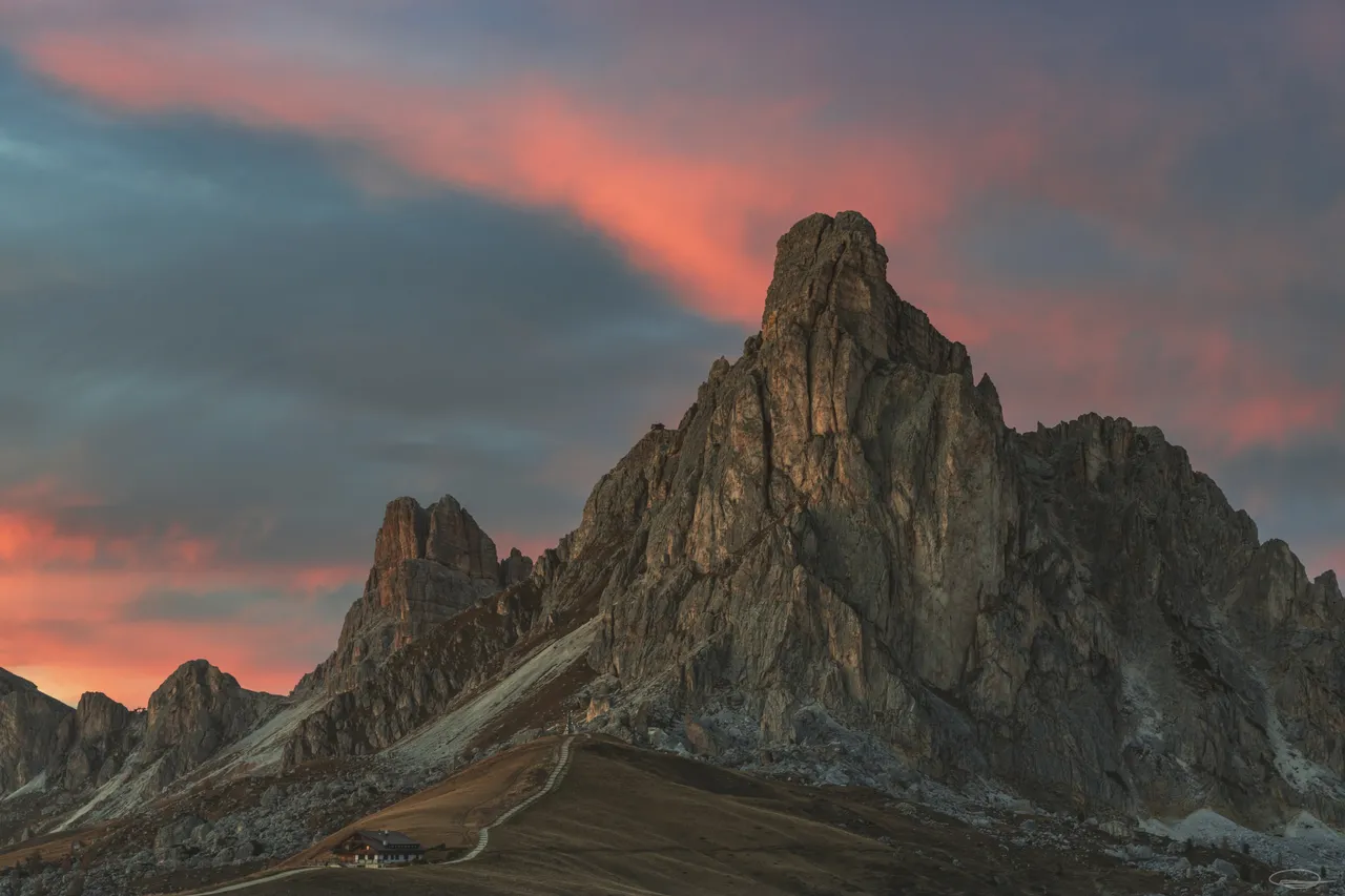 Hiking in the Dolomites: Passo di Giau to Lago Federa - Johann Piber