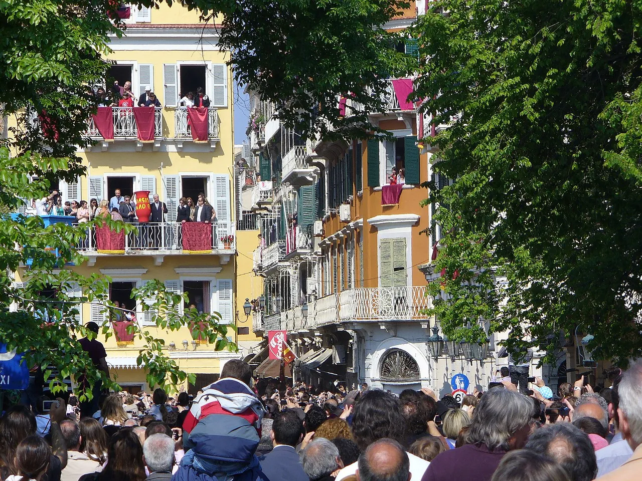 1440px-Easter_in_Corfu_2011 wiki.jpg