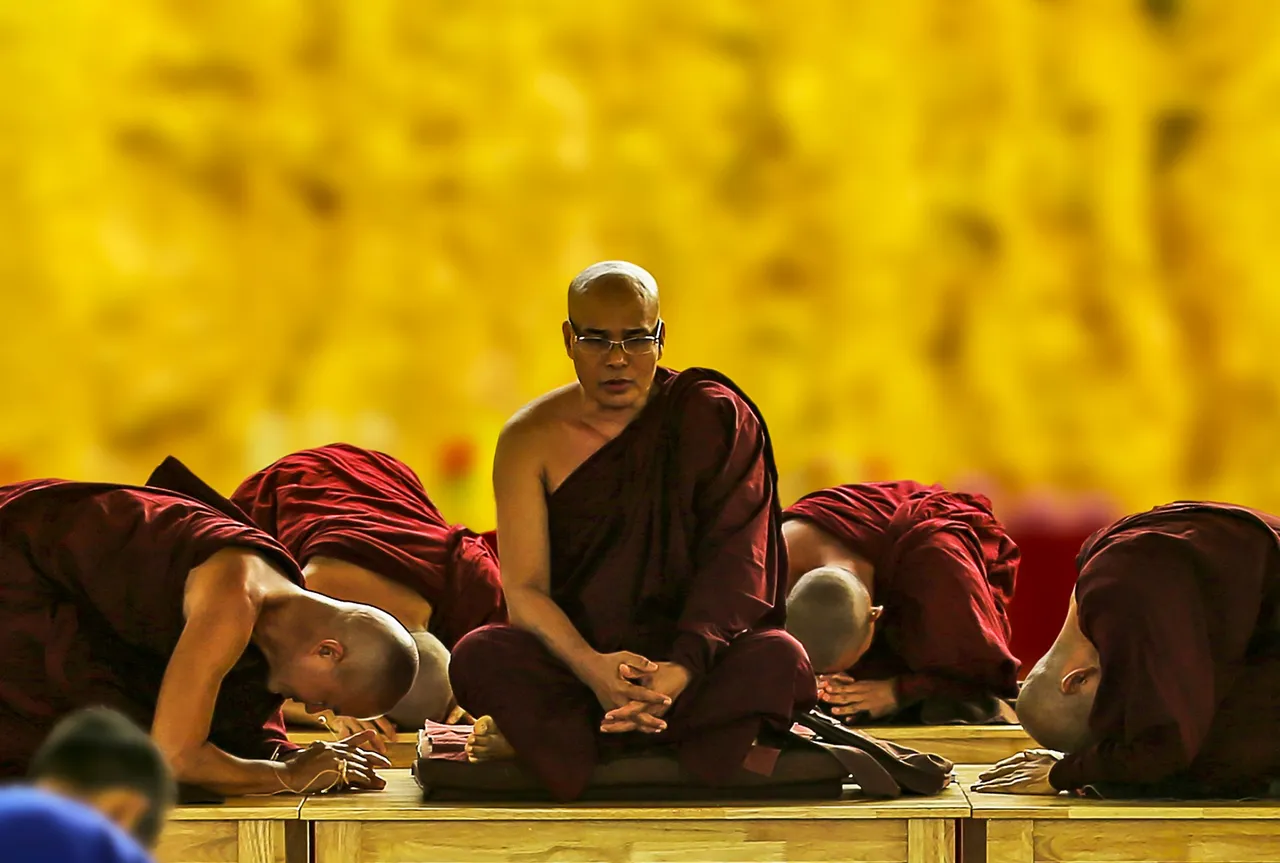 theravada-buddhism-gcc8e90629_1920.jpg