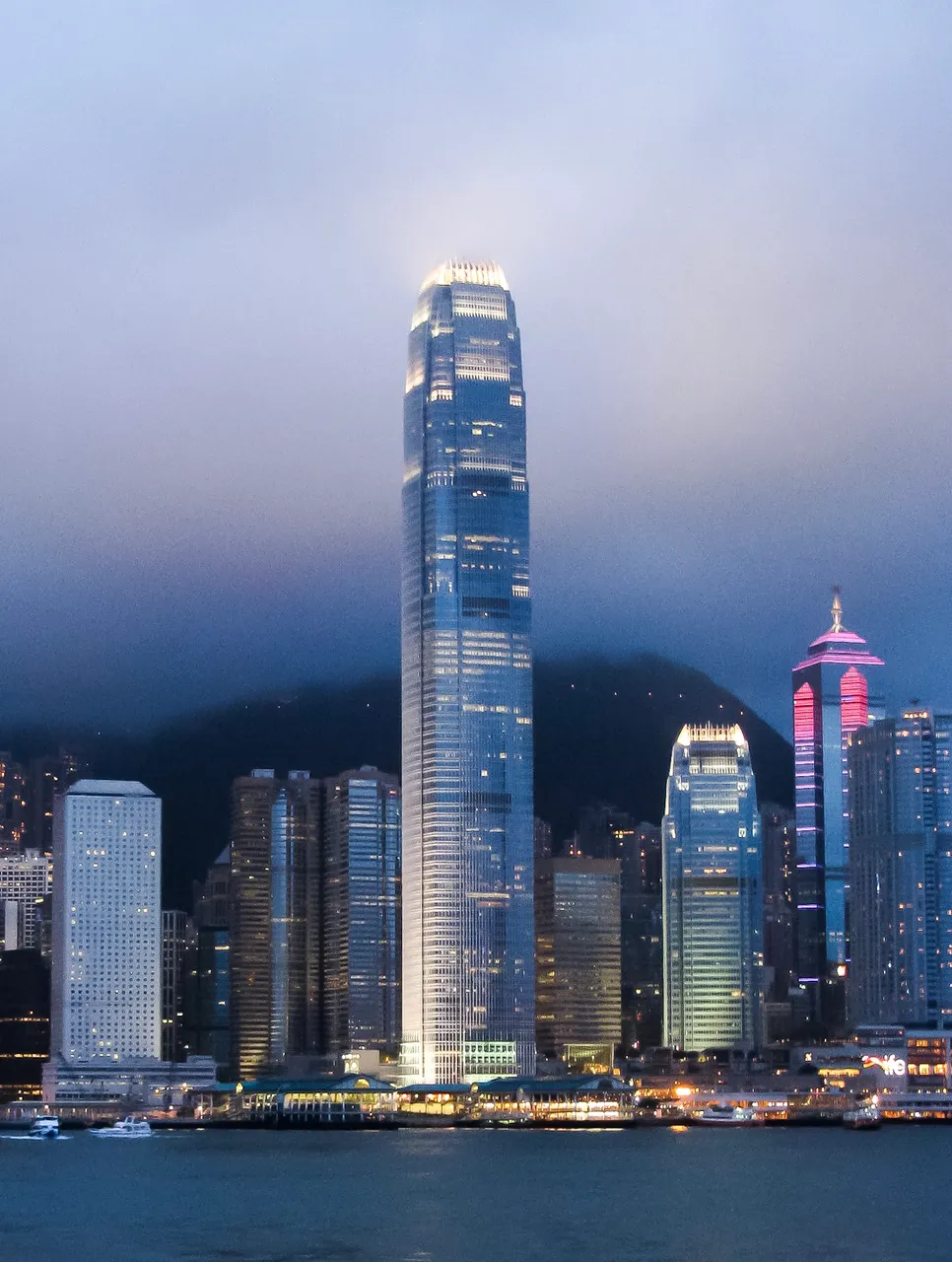 IFC,_Hong_Kong_Island_(2796343561).jpg