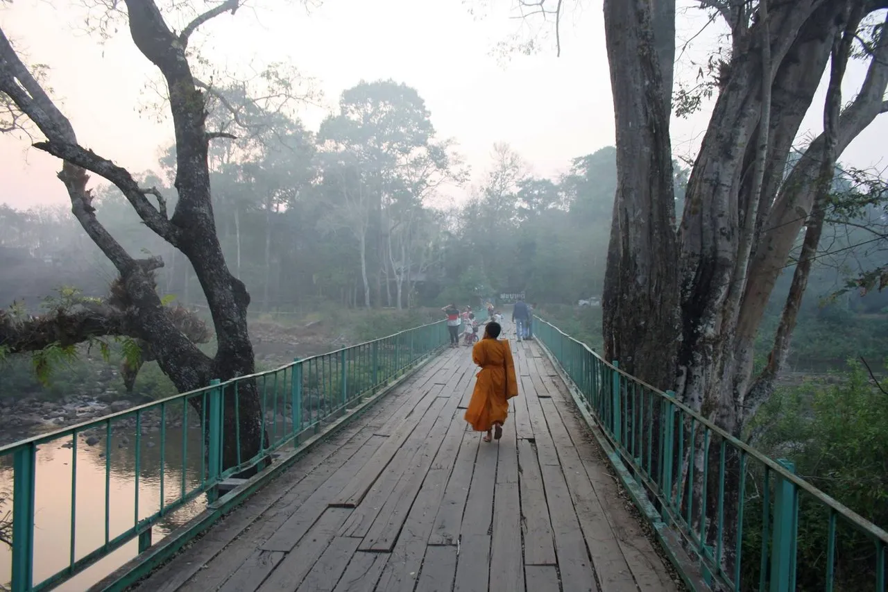 Laos is one of those countries which might be hated or loved, but they never leave you indifferent.