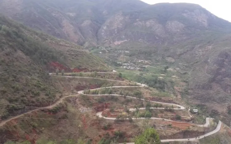 Winding-roads-and-steep-mountains.png