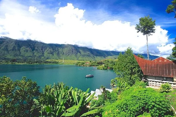 2012-danau-toba-Antonious-Pratama.jpg