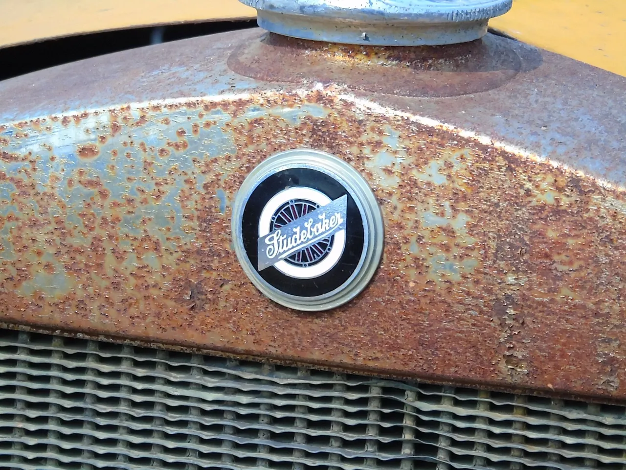 Studebaker badge Sprague WA.jpg