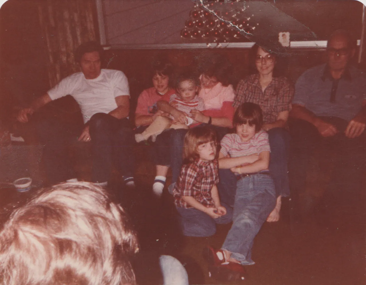 1980-12-25 - Pickett family or not sure who these people are or I forget, no names on these-2.png