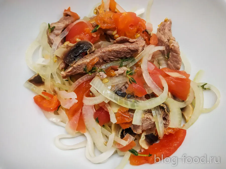 Beef soup with Udon noodles and mushrooms