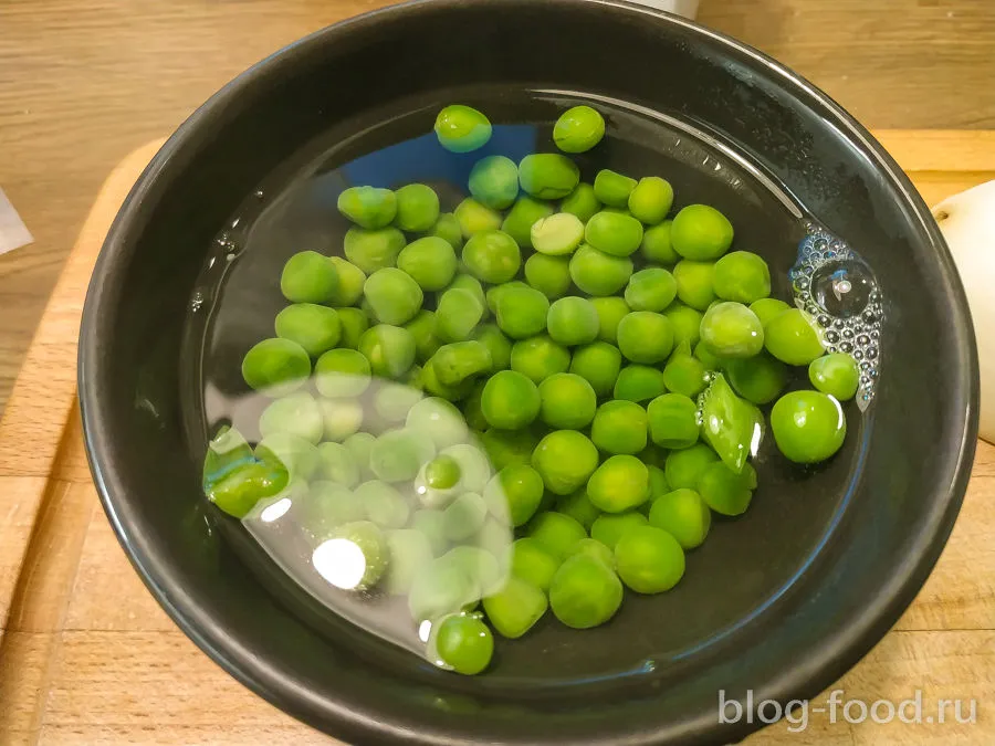 Pork zrazy  with green peas