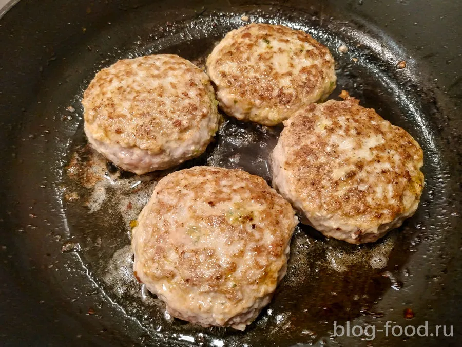 Pork zrazy  with green peas