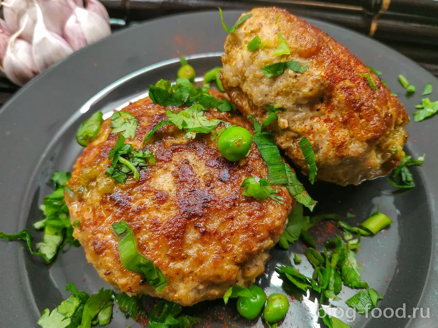 Pork zrazy  with green peas