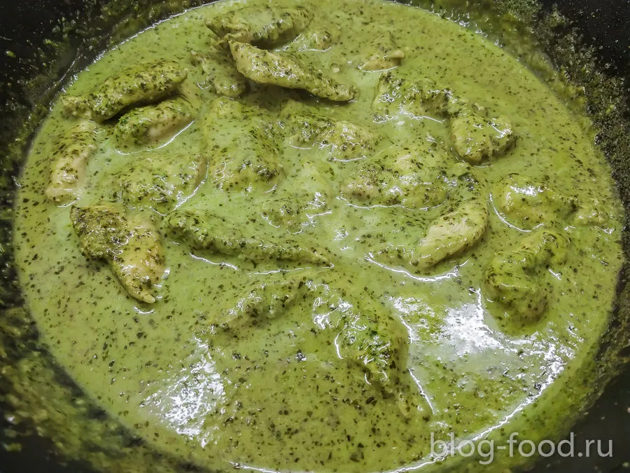 Green curry with coconut milk and chicken