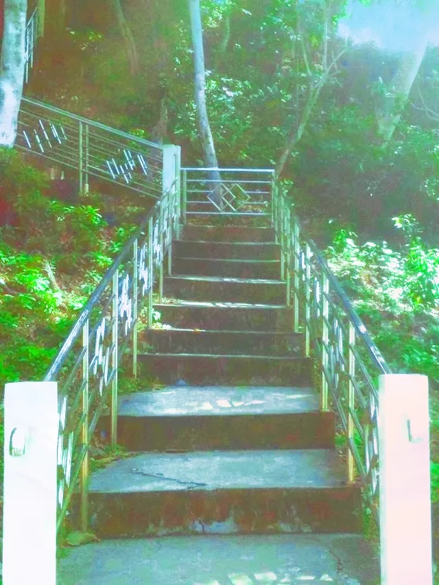 The picture of the stairs as I headed up to see Anoitam Fortress,