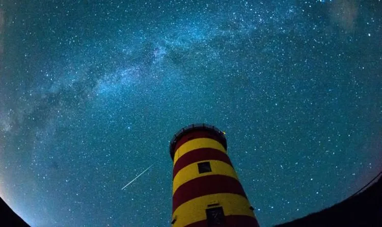 Meteor-shower-2019-Two-spectacular-showers-peak-this-month-Look-out-for-fireballs.jpg