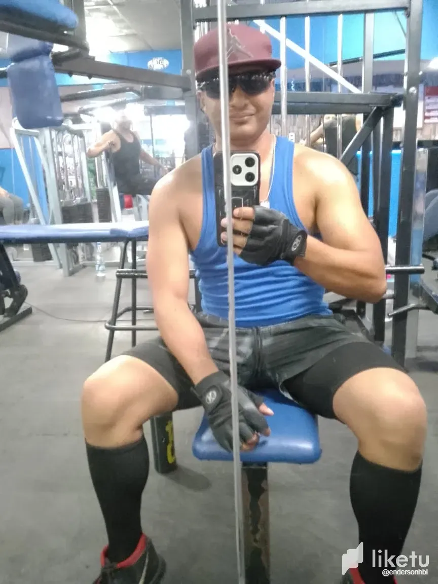 vxv8fciNBX7uLPuT_viernes_full_body.webp