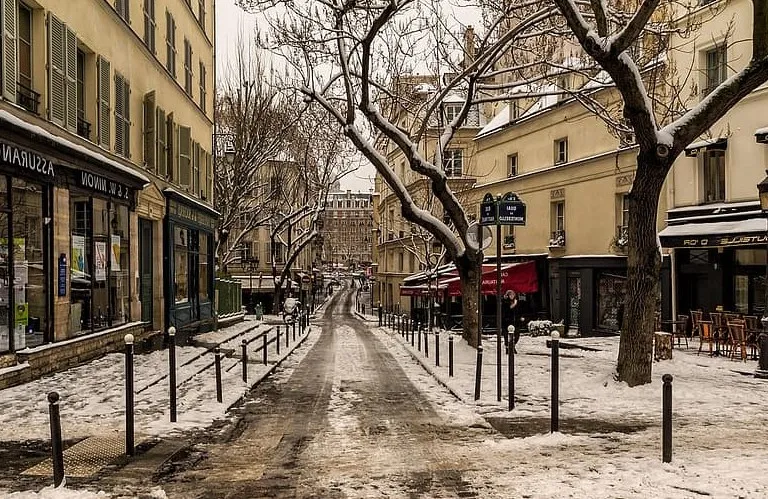 paris-snow-notre-dame-street-cold-winter.jpg
