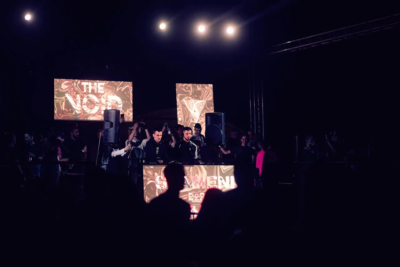 Stameni B2B Djanza