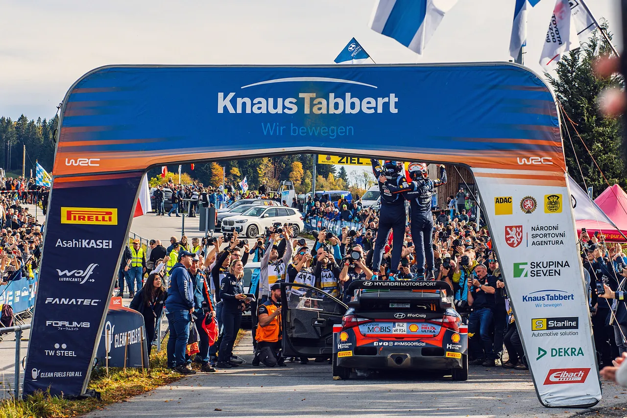 Thierry Neuville and Martijn Wydaeghe - Hyundai i20 Rally1