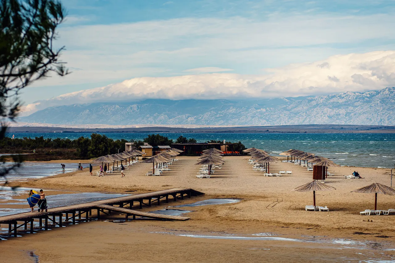 Queen's Beach, Nin