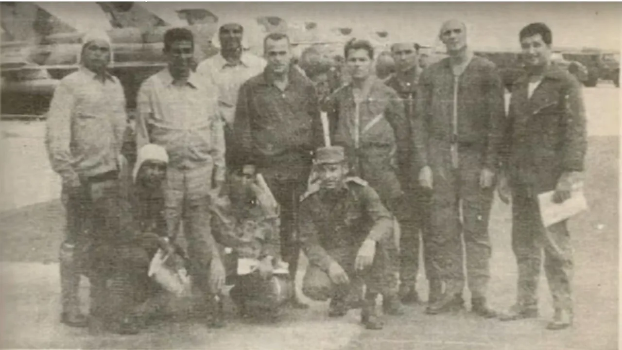 11/12 pilotos que participaron en la operación |  Foto obtenida por mi padre en sus años en la escuela de Pilotos