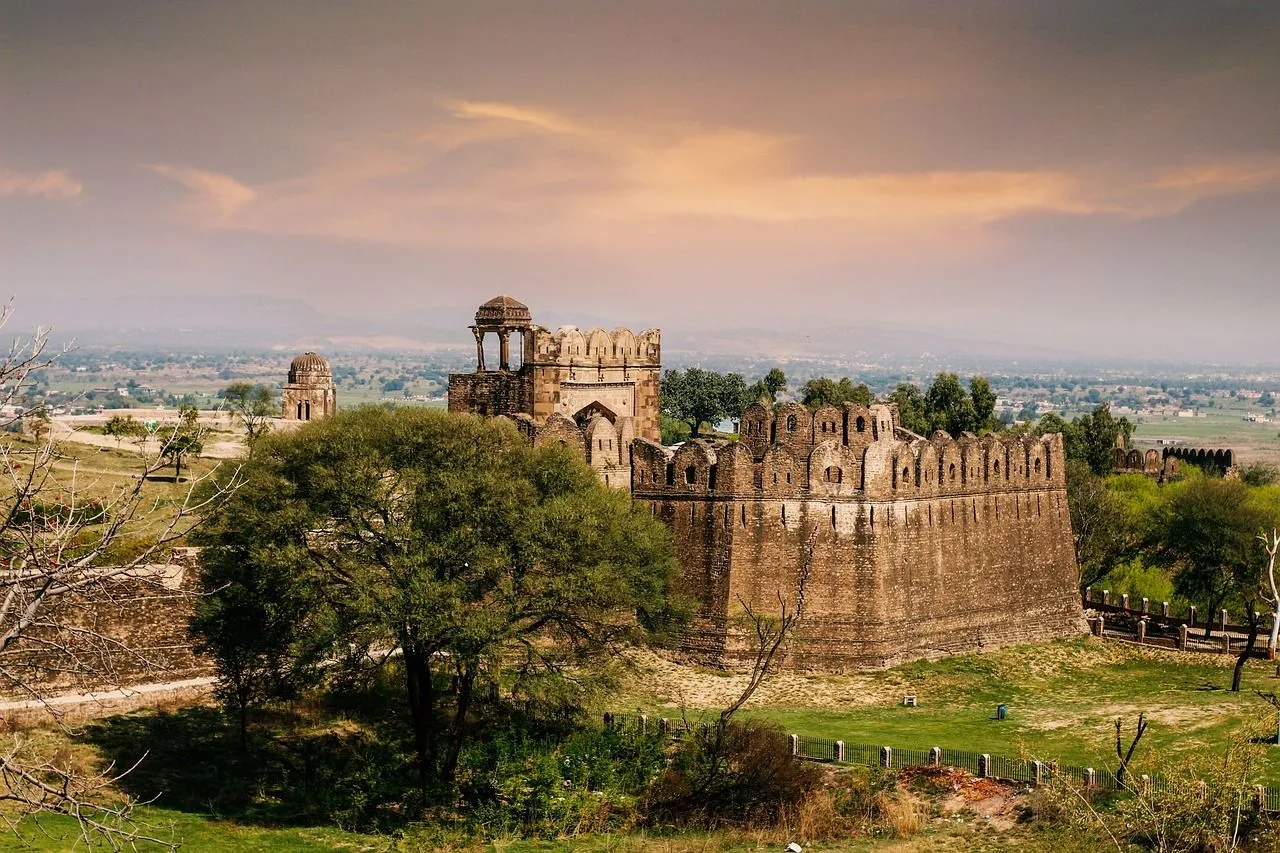 castle-3750875_1280.jpg