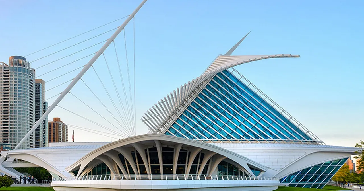 A2710-10-examples-of-Kinetic-architecture-1.-Milwaukee-art-museum-Image-3.jpg