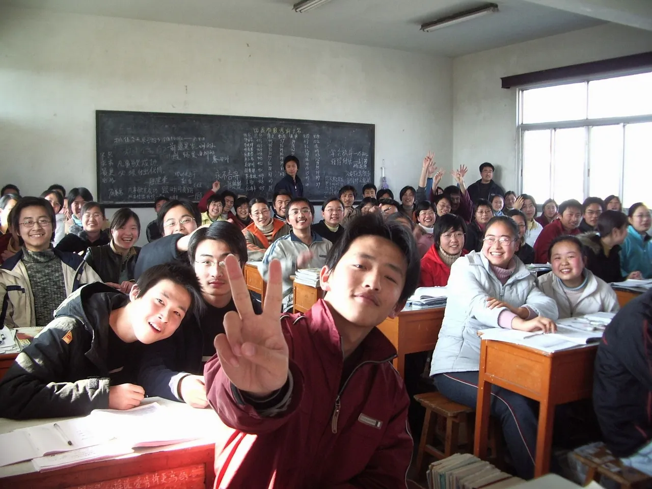 classroom-g782f0f159_1920.jpg