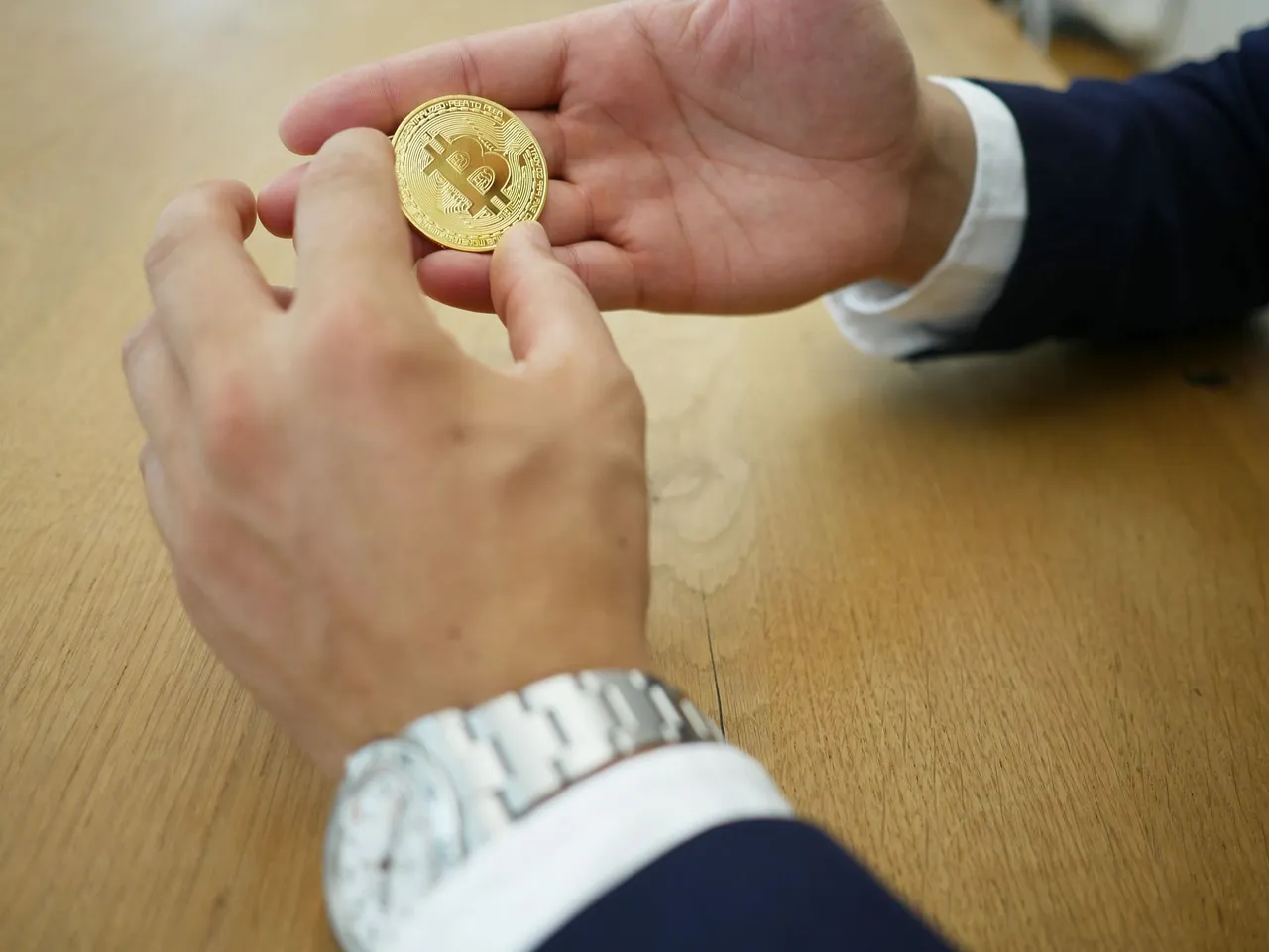 bitcoin-g8bff83292_1920.jpg