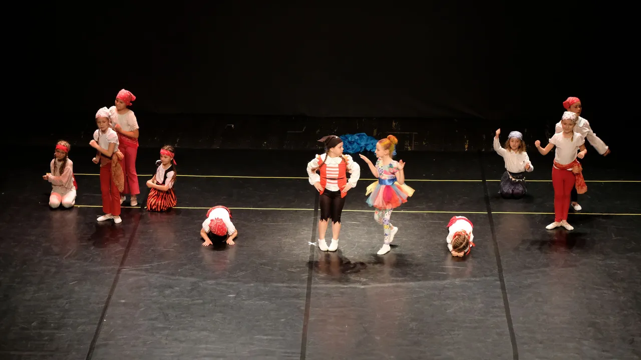 DSCF9033_cr.jpg