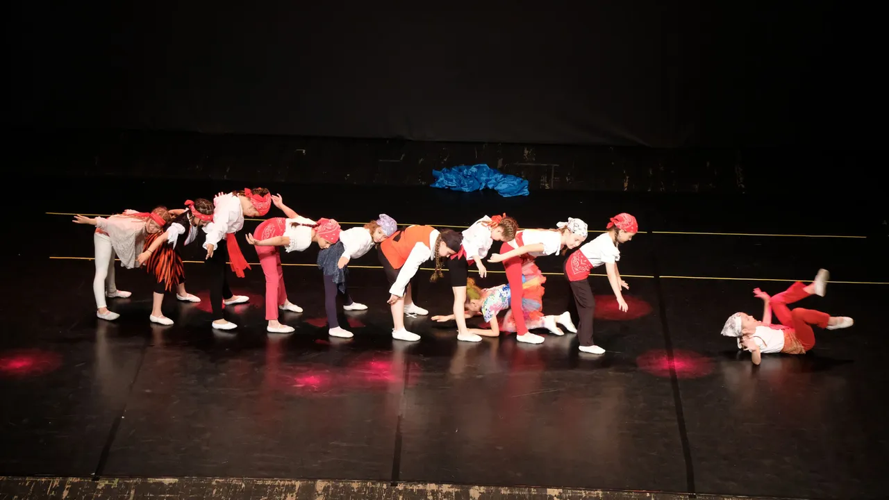DSCF9049_cr.jpg
