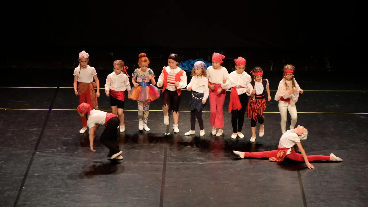 DSCF9054_cr.jpg
