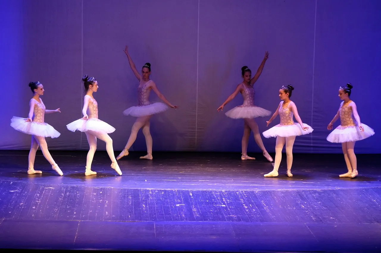 DSCF9333_cr-swanlake-hive.jpg