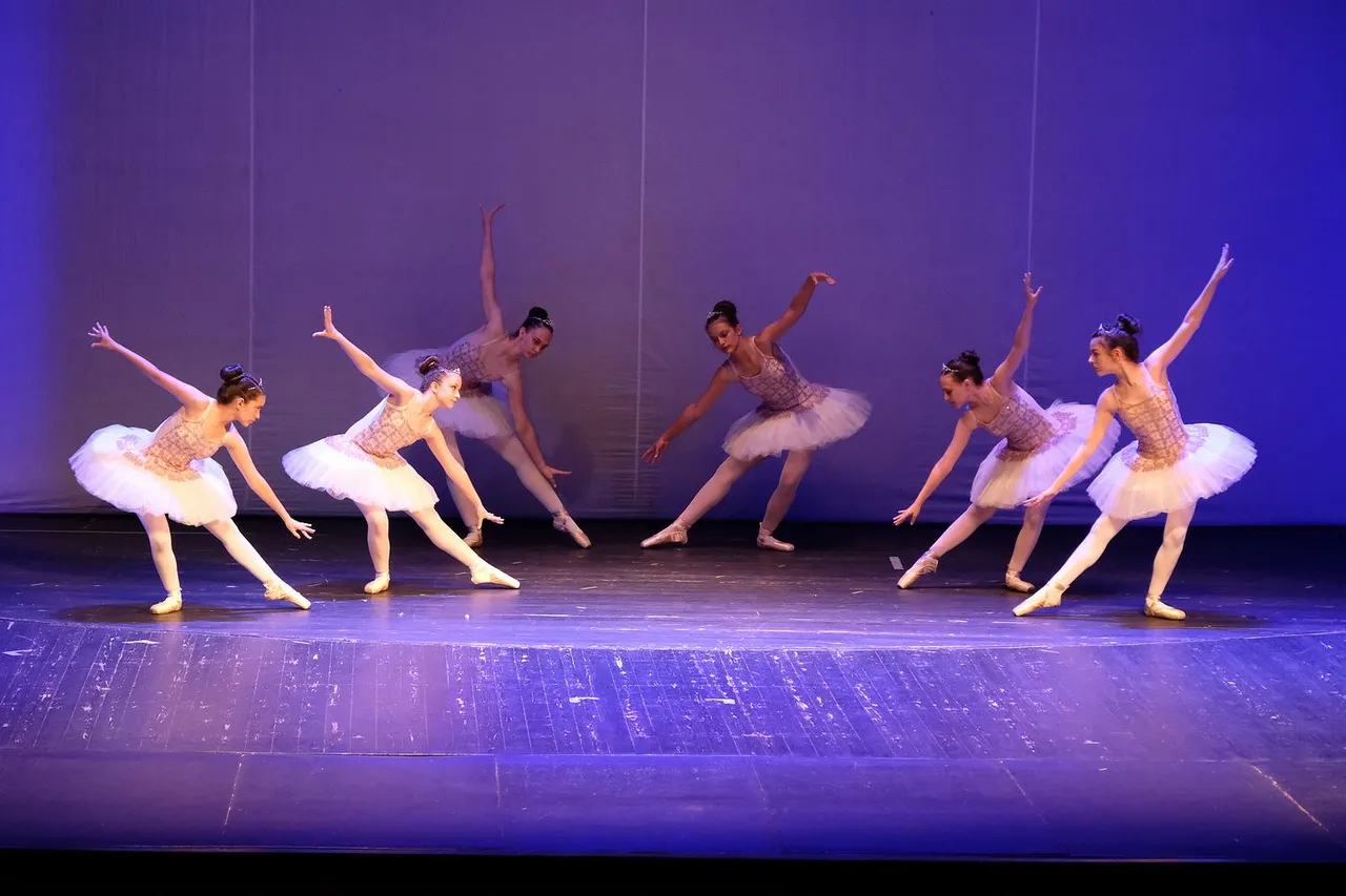 DSCF9334_cr-swanlake-hive.jpg