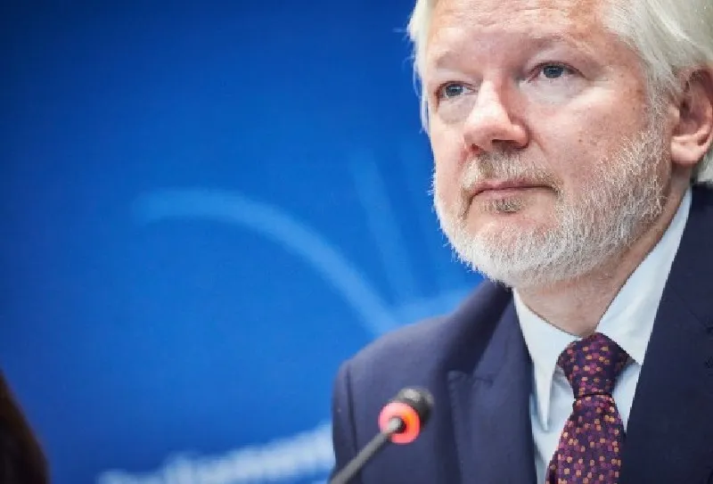 Assange-800.jpg