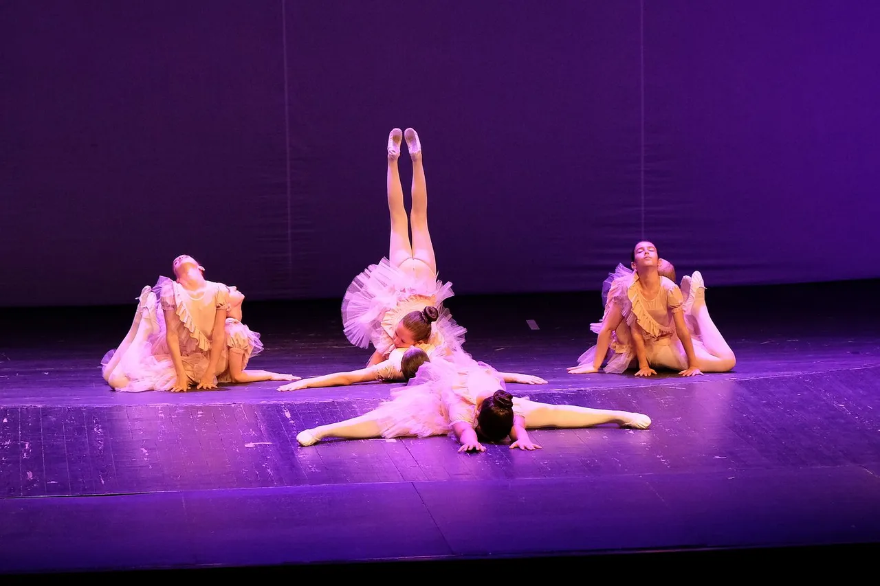 DSCF9395_cr-Angel-hive.jpg