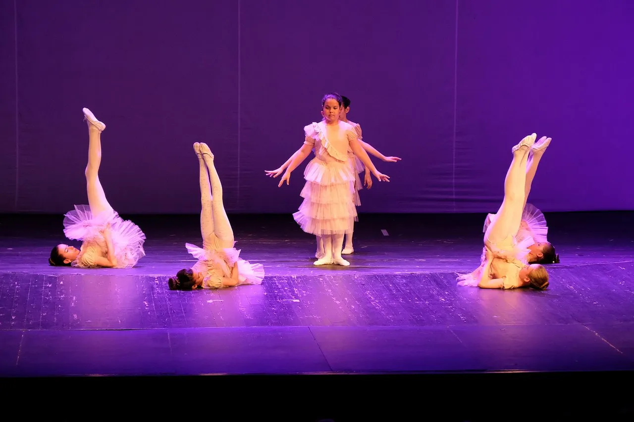 DSCF9381_cr-Angel-hive.jpg