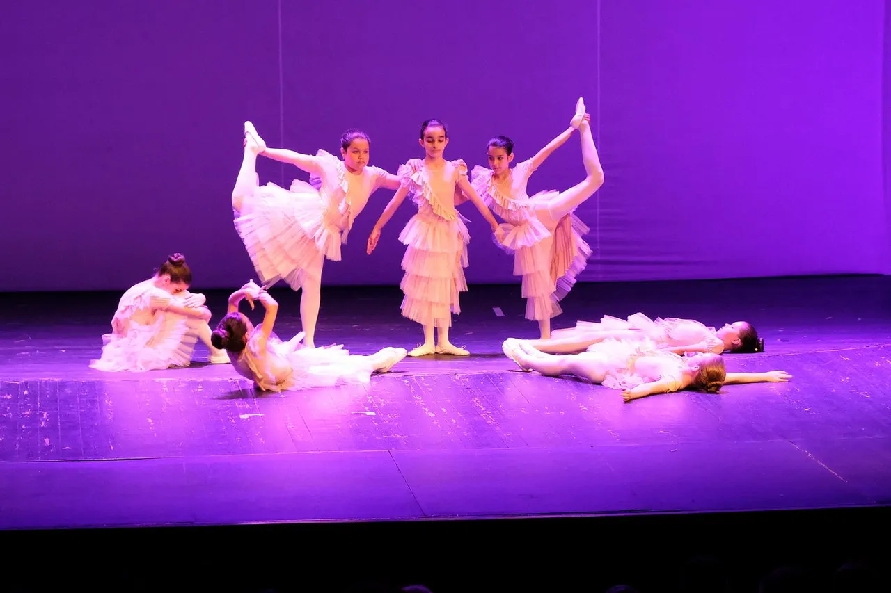 DSCF9376_cr-Angel-hive.jpg