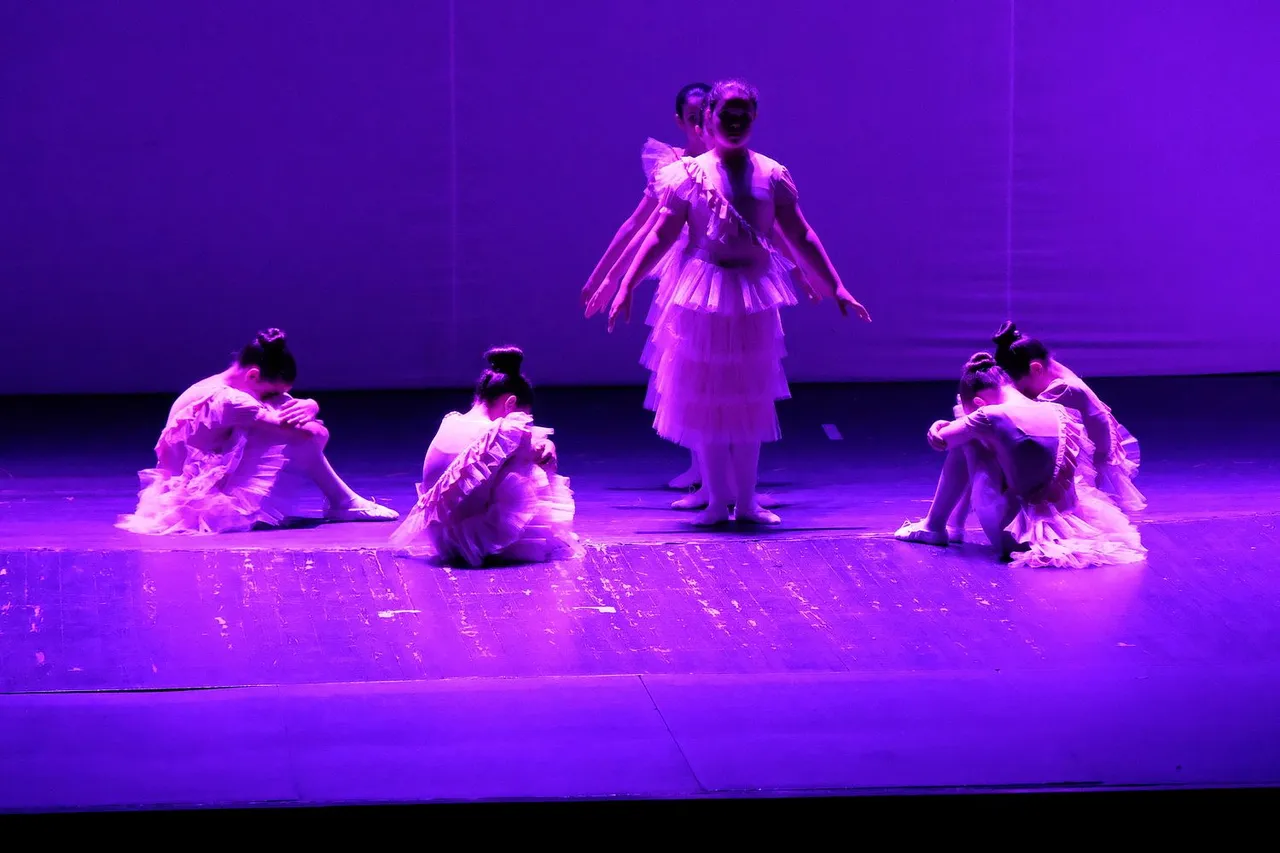 DSCF9375_cr-Angel-hive.jpg